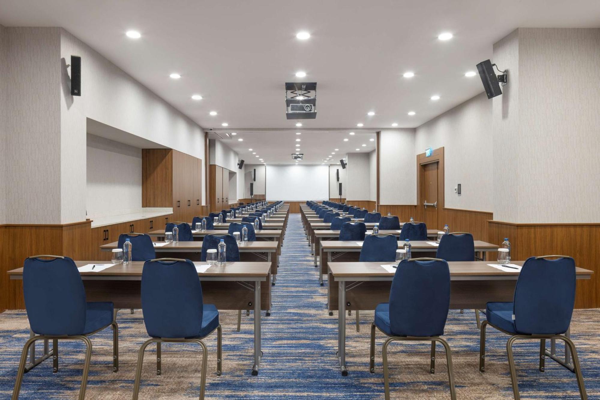 Hampton By Hilton Istanbul Airport, Arnavutkoy Hotel Exterior photo
